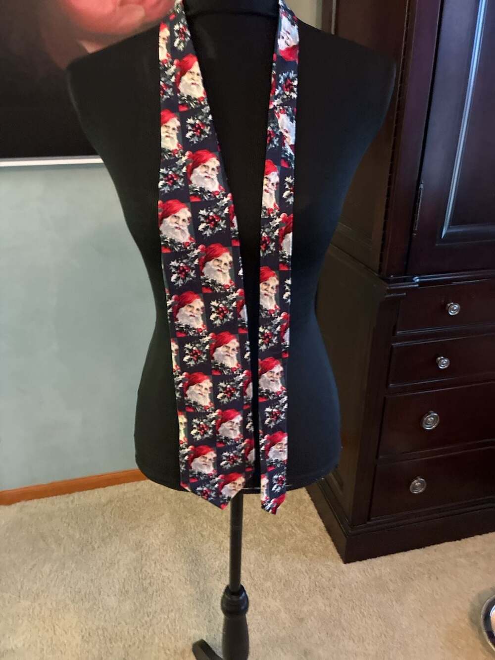 Vintage Christmas Santa Claus and Holly 100% Silk Necktie A671